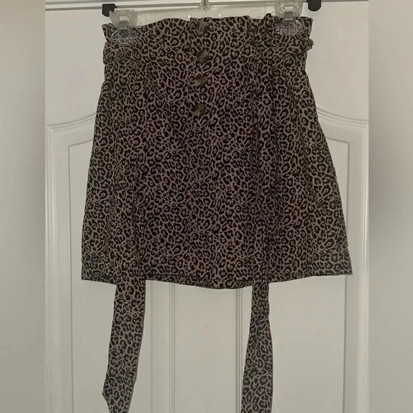NWOT- American Eagle Outfitters Paperbag Lined Animal Print Skirt. Size XS. - Picture 2 of 7